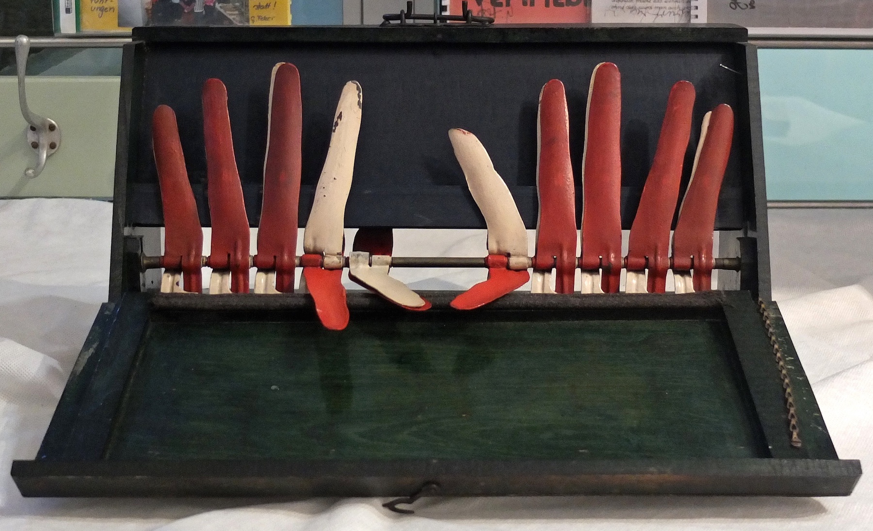 Fingerrechenmaschine (Schulmuseum im Klösterle CC BY)