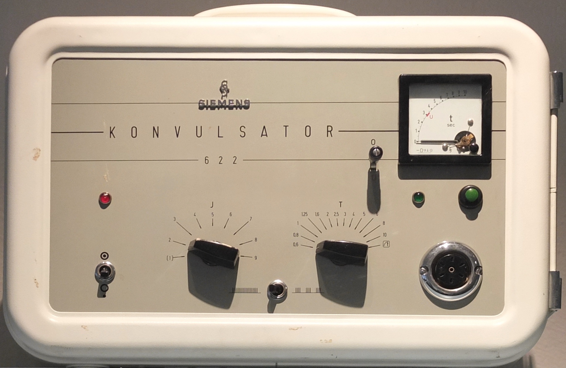 Konvulsator für Elektrokrampftherapie (Württembergisches Psychiatriemuseum CC BY)