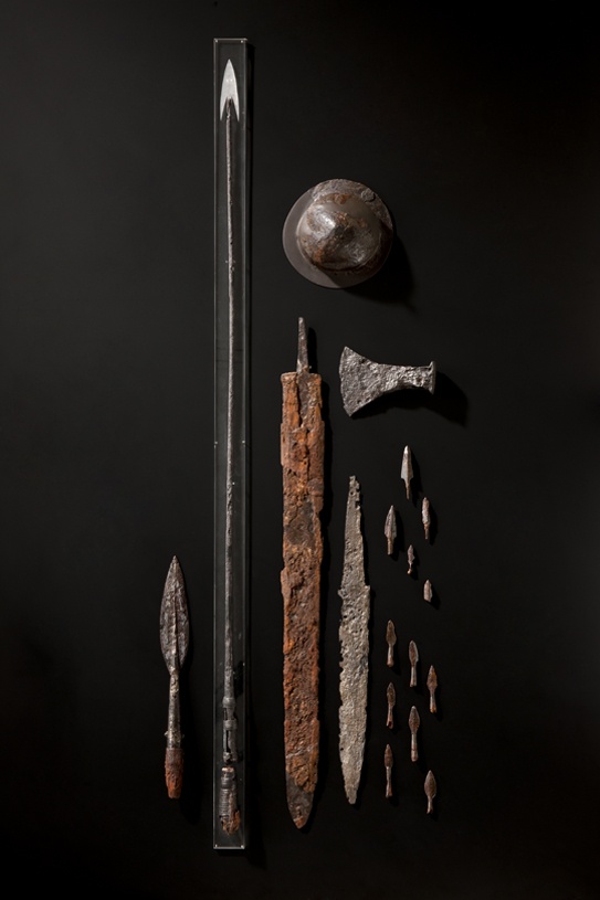 Waffenausstattung aus dem Helmgrab von Gammertingen (Landesmuseum Württemberg, Stuttgart CC BY-SA)
