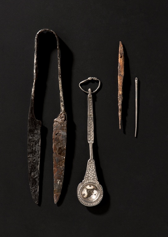 Geräte aus dem Helmgrab von Gammertingen (Landesmuseum Württemberg, Stuttgart CC BY-SA)