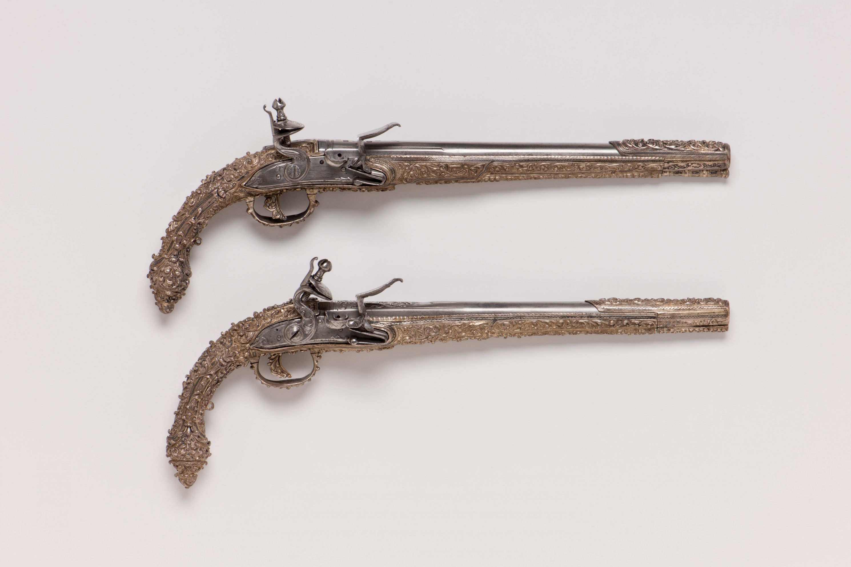 Ein Paar Steinschloss-Pistolen, erste Hälfte des 18. Jahrhunderts (Landesmuseum Württemberg, Stuttgart CC BY-SA)