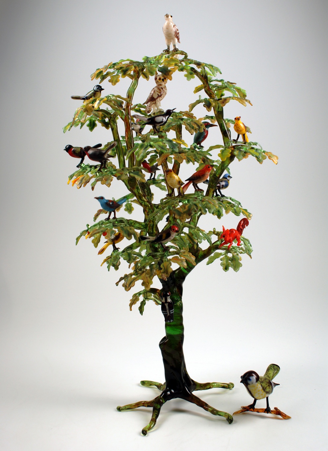 Eichbaum mit Vögel (Glasmuseum Wertheim CC BY-NC-SA)