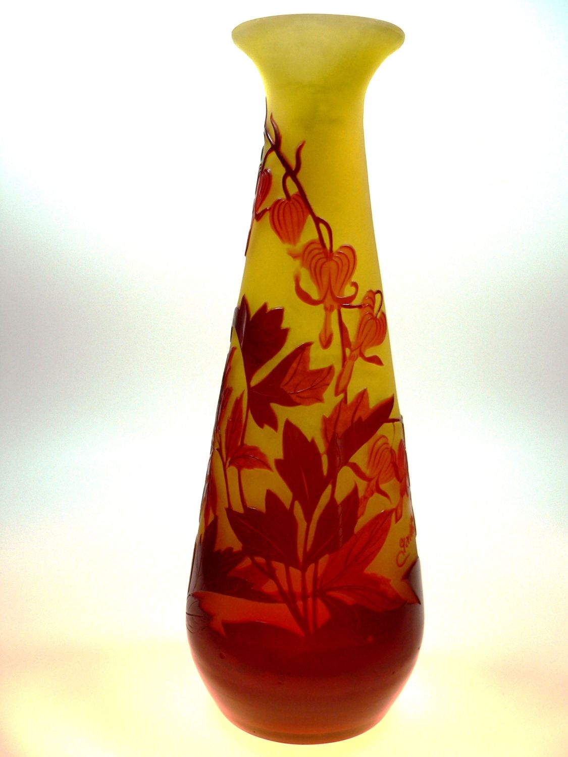 Vase "Tränende Herzen" (Glasmuseum Wertheim CC BY-NC-SA)