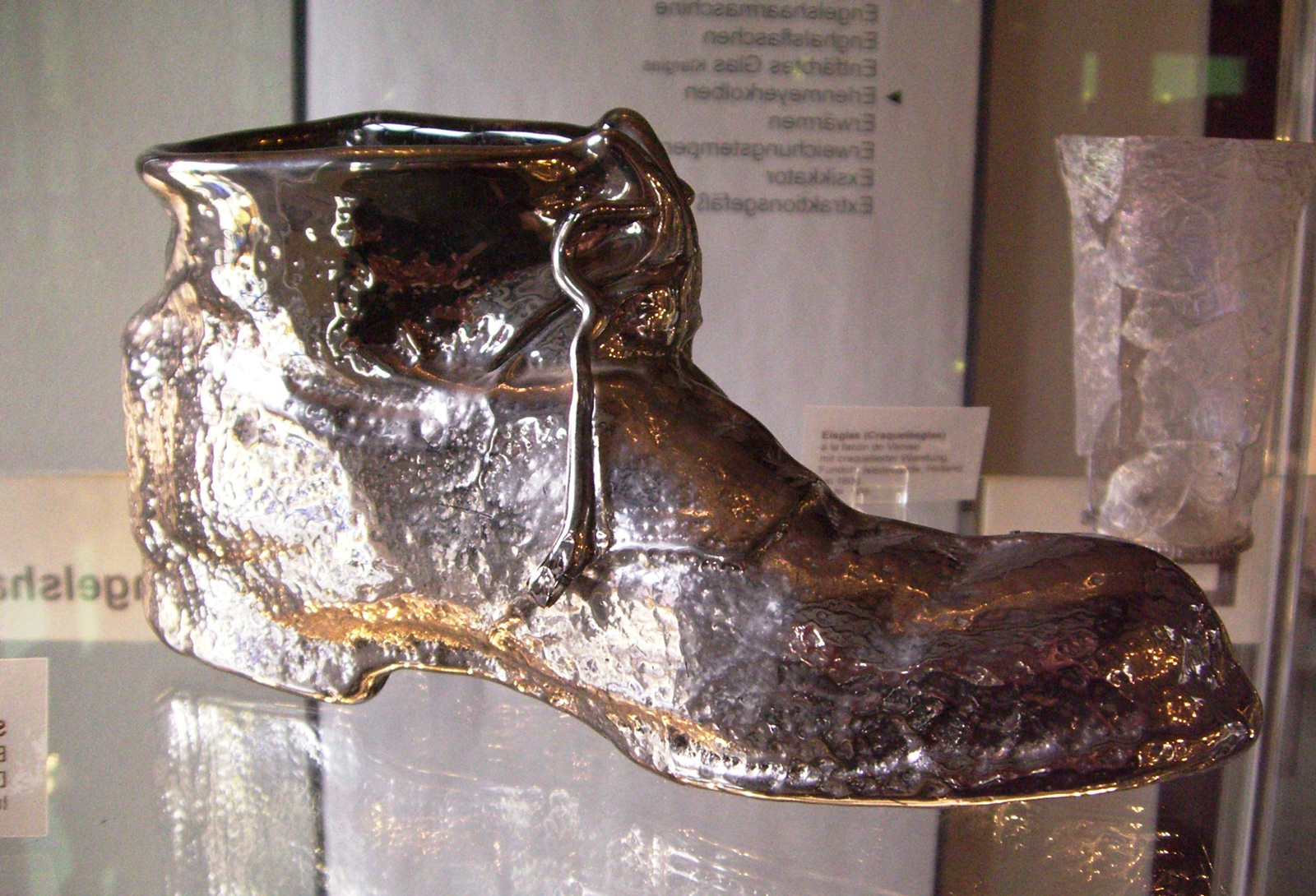 Erwin Eisch: Der Schuh (Glasmuseum Wertheim CC BY-NC-SA)