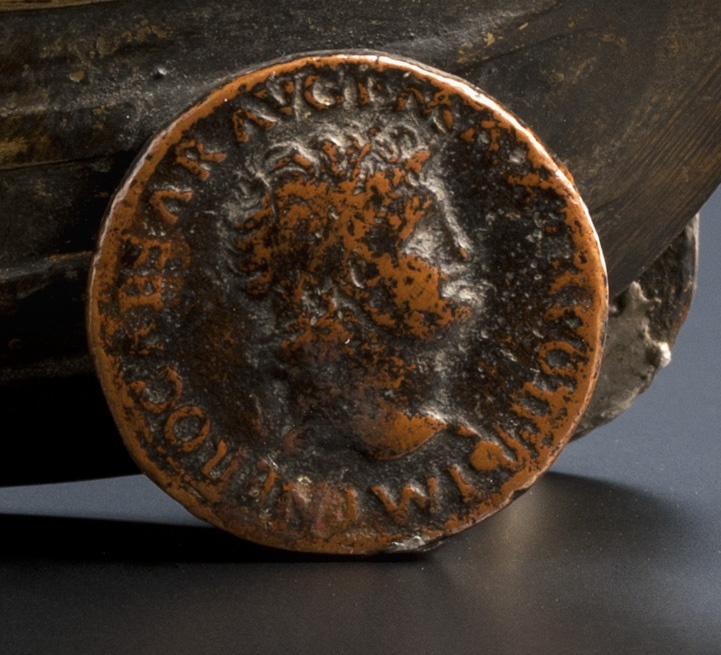 Weihrauchschiffchen des 16. Jahrhunderts mit Münzen des Nero als Rädern (Landesmuseum Württemberg, Stuttgart CC BY-SA)