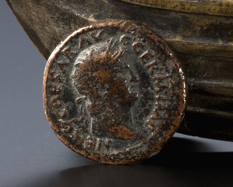 Weihrauchschiffchen des 16. Jahrhunderts mit Münzen des Nero als Rädern (Landesmuseum Württemberg, Stuttgart CC BY-SA)