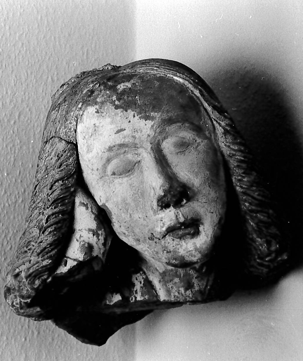 Fragment einer schlafenden Johannesfigur (Stiftsmuseum Bad Buchau CC BY-NC-SA)