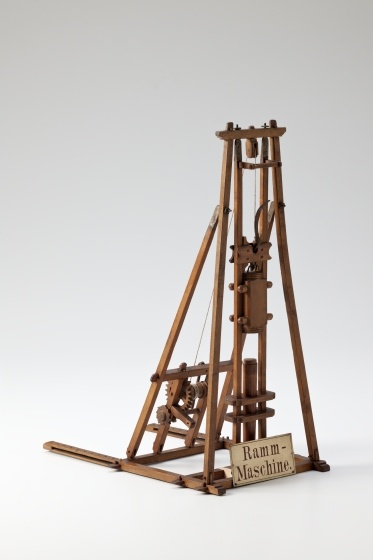 Modell einer Rammmaschine, um 1800 (Landesmuseum Württemberg, Stuttgart CC BY-SA)