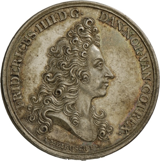 Medaille von Anton Meybusch auf die Krönung Friedrich IV. von Dänemark und Norwegen, 1700 (Landesmuseum Württemberg, Stuttgart CC BY-SA)