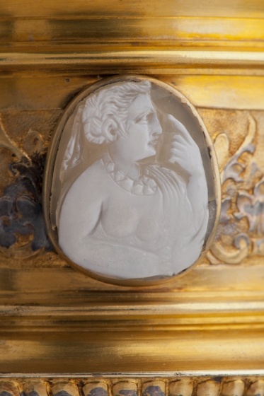Kameo auf Ziergefäß mit weiblichem Brustbild, 16./17. Jh. (Landesmuseum Württemberg, Stuttgart CC BY-SA)