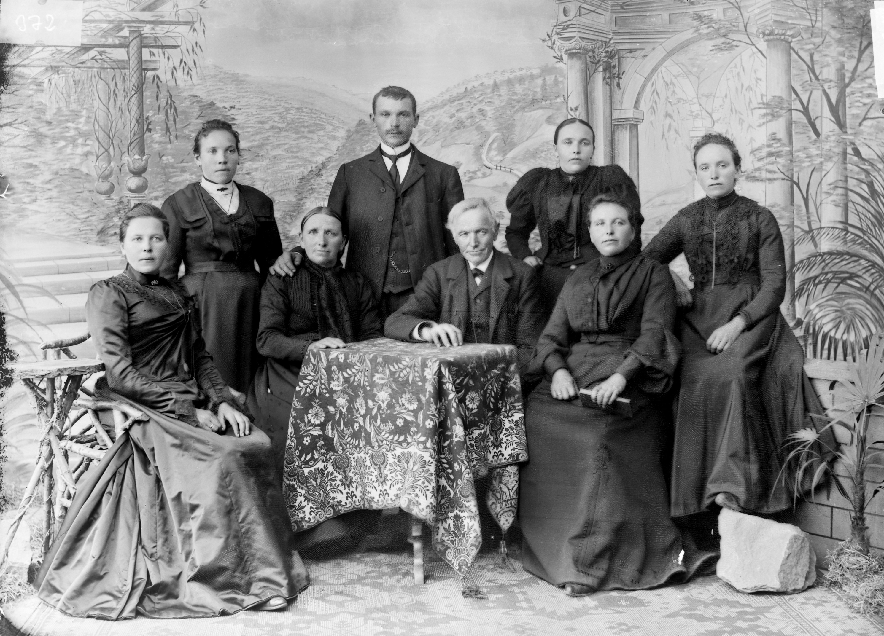 Gruppenbild der Familie Berberich (Hornbach) (Bezirksmuseum Buchen CC BY-NC-SA)
