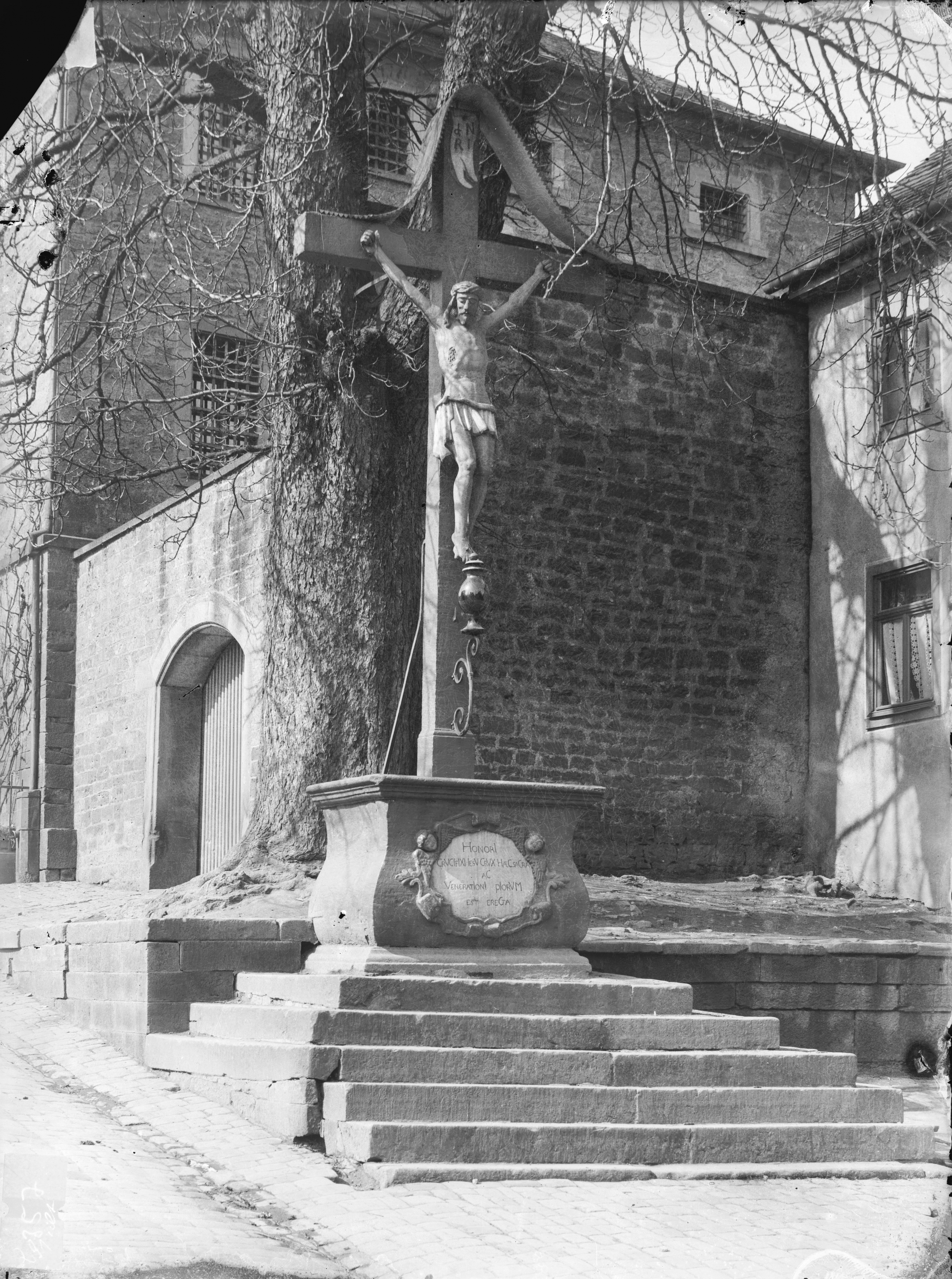 Walldürn, Kruzifix von 1753 am Ort des früheren Kapuzinerklosters (Bezirksmuseum Buchen CC BY-NC-SA)
