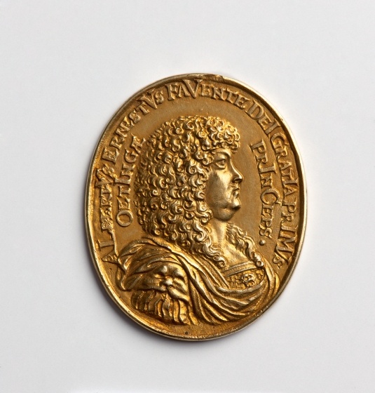 Medaille auf die Erhebung Albrecht Ernsts I. von Oettingen-Oettingen in den Reichsfürstenstand,1675 (Landesmuseum Württemberg, Stuttgart CC BY-SA)