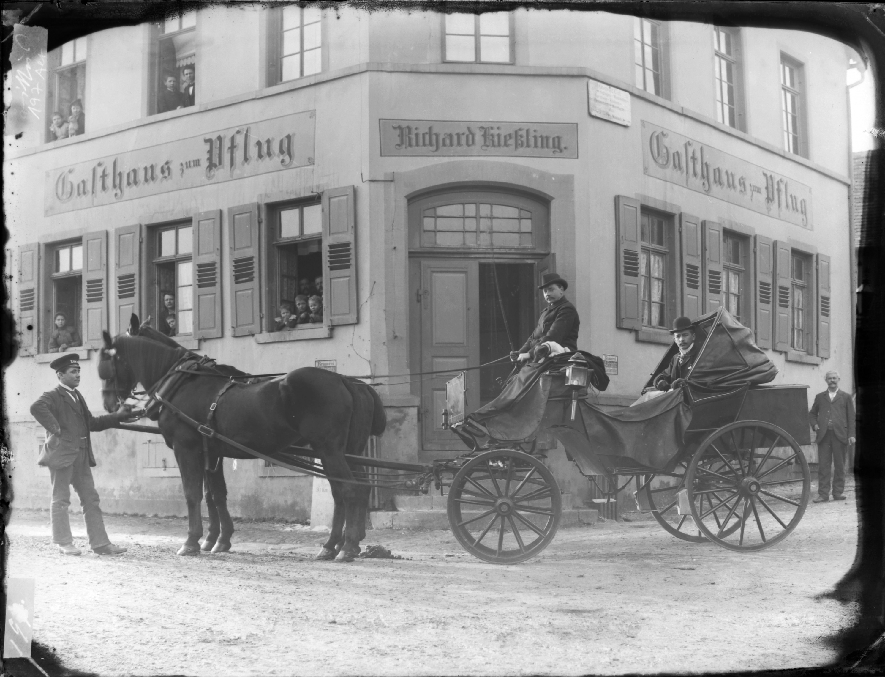 Kutsche vor Gasthaus Pflug (2) (Bezirksmuseum Buchen CC BY-NC-SA)