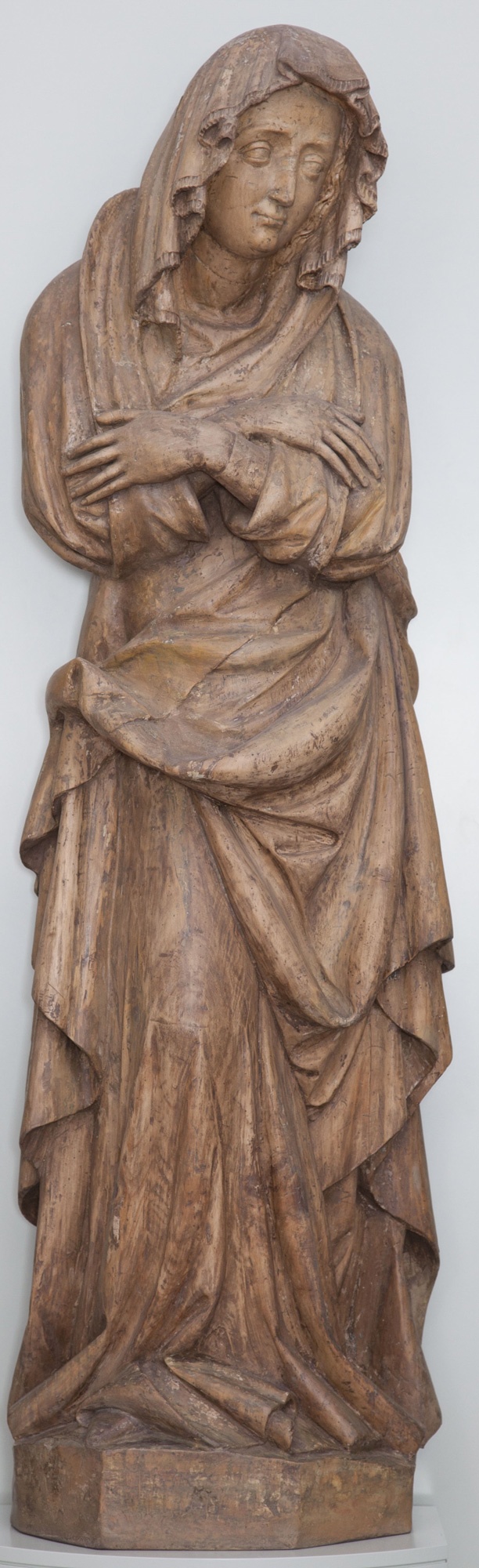Skulptur: Eine der vier trauernden Frauen (frühere Deutung: hl. Elisabeth in der Erwartung) (Dominikanermuseum Rottweil CC BY-NC-SA)