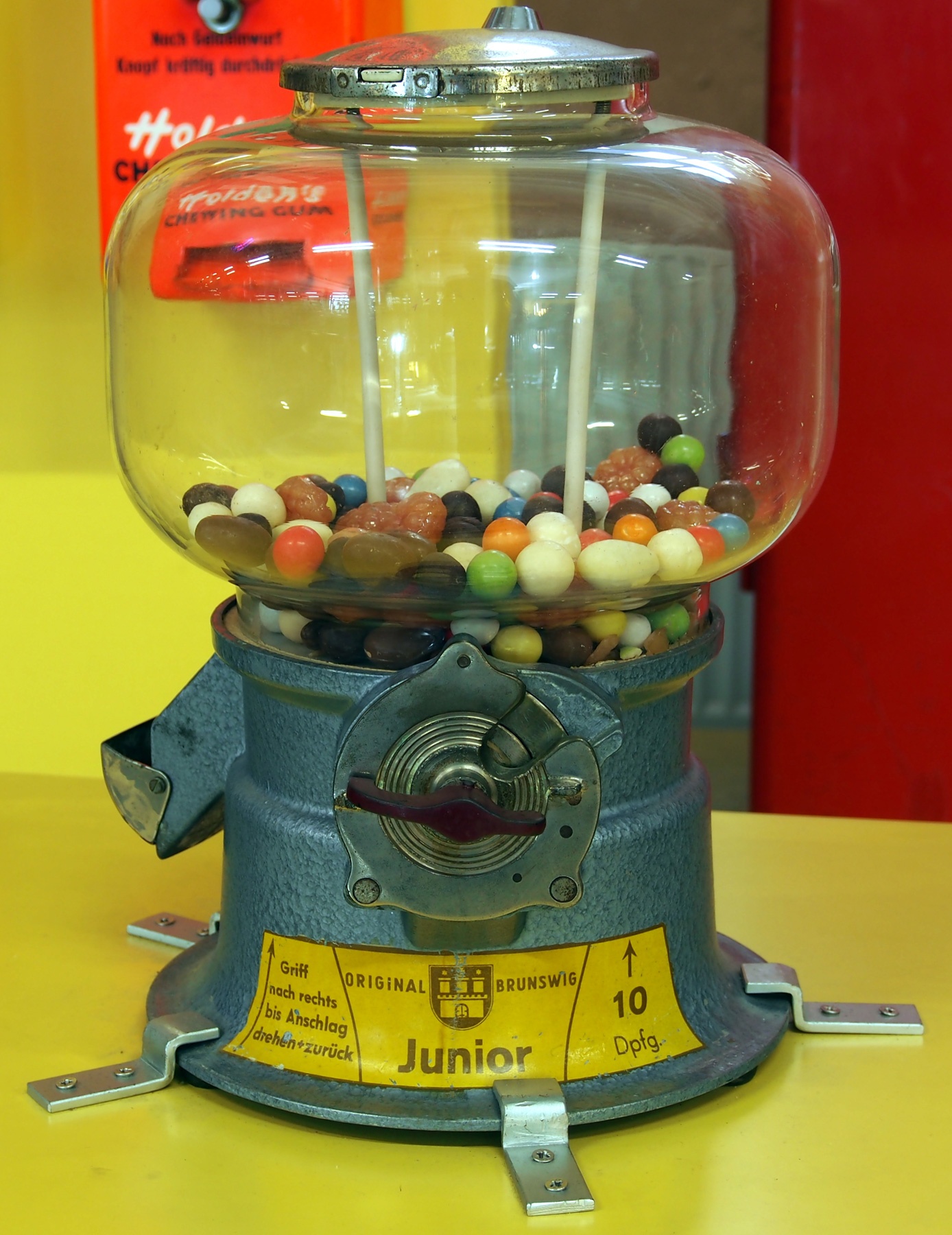 Brunswig Junior Verkaufsautomat (ErfinderZeiten. Auto- und Uhrenmuseum Schramberg CC BY)