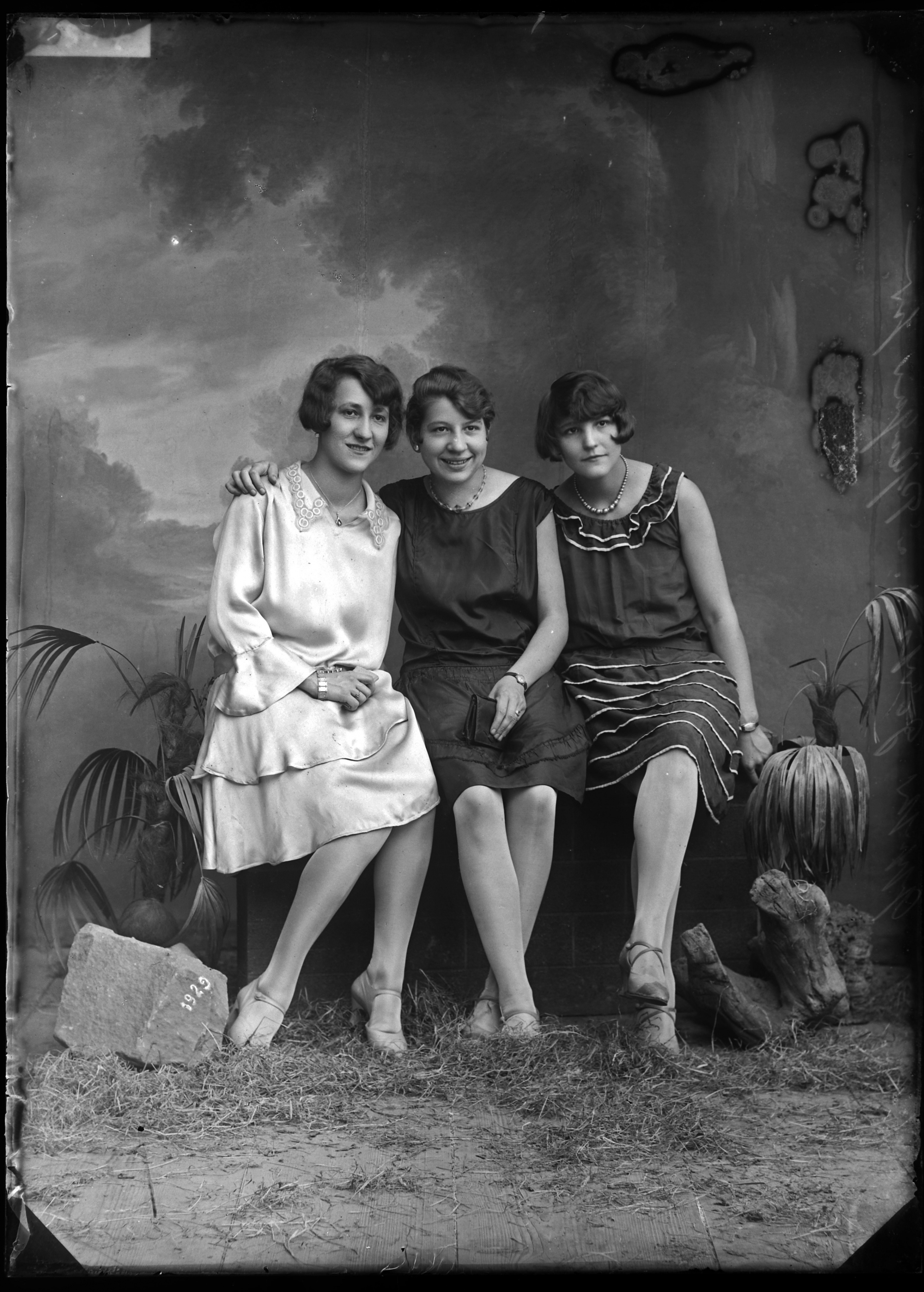 Drei Freundinnen (Bezirksmuseum Buchen CC BY-NC-SA)
