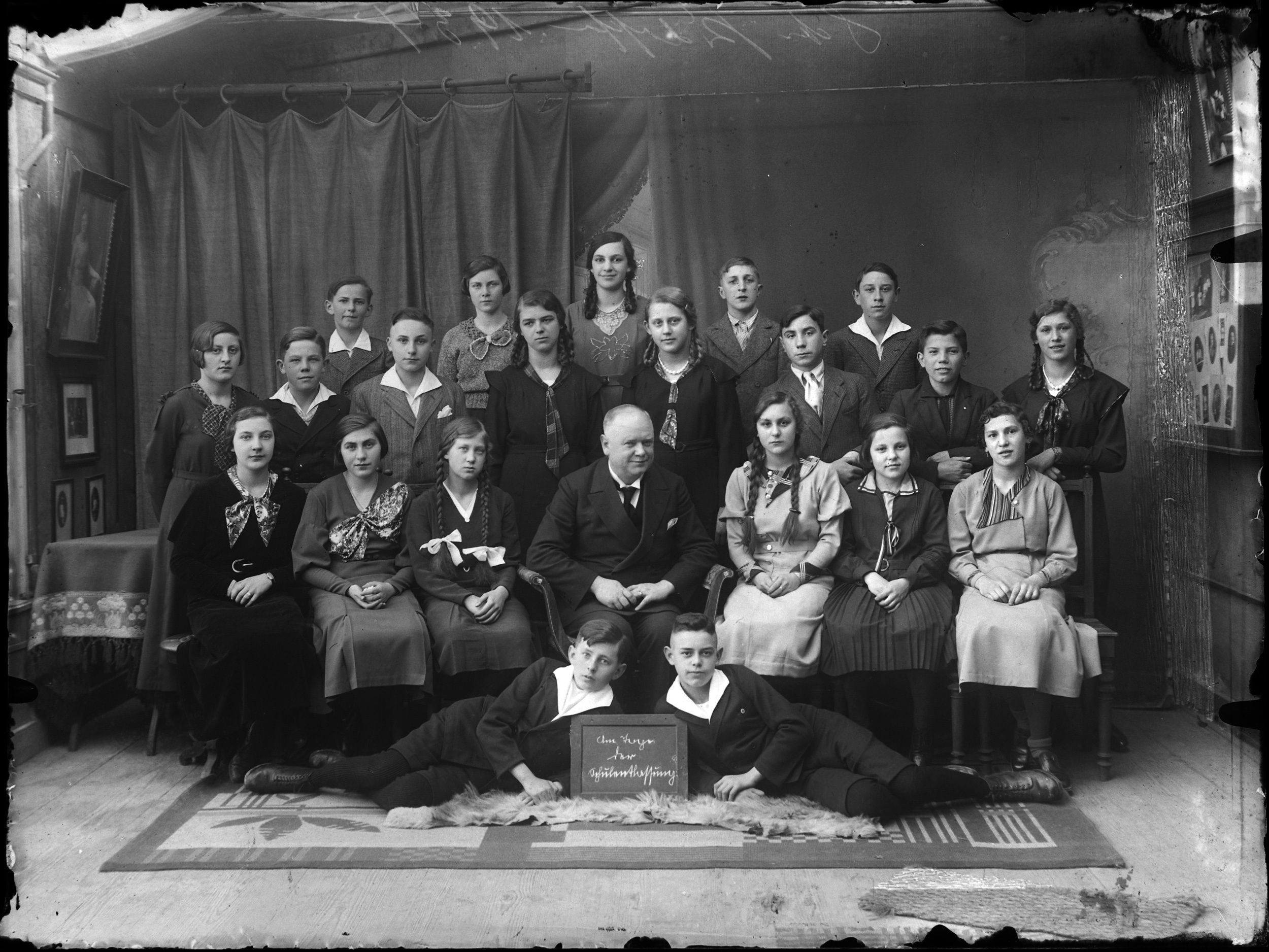Schulklasse mit Lehrer 1934 (Bezirksmuseum Buchen CC BY-NC-SA)