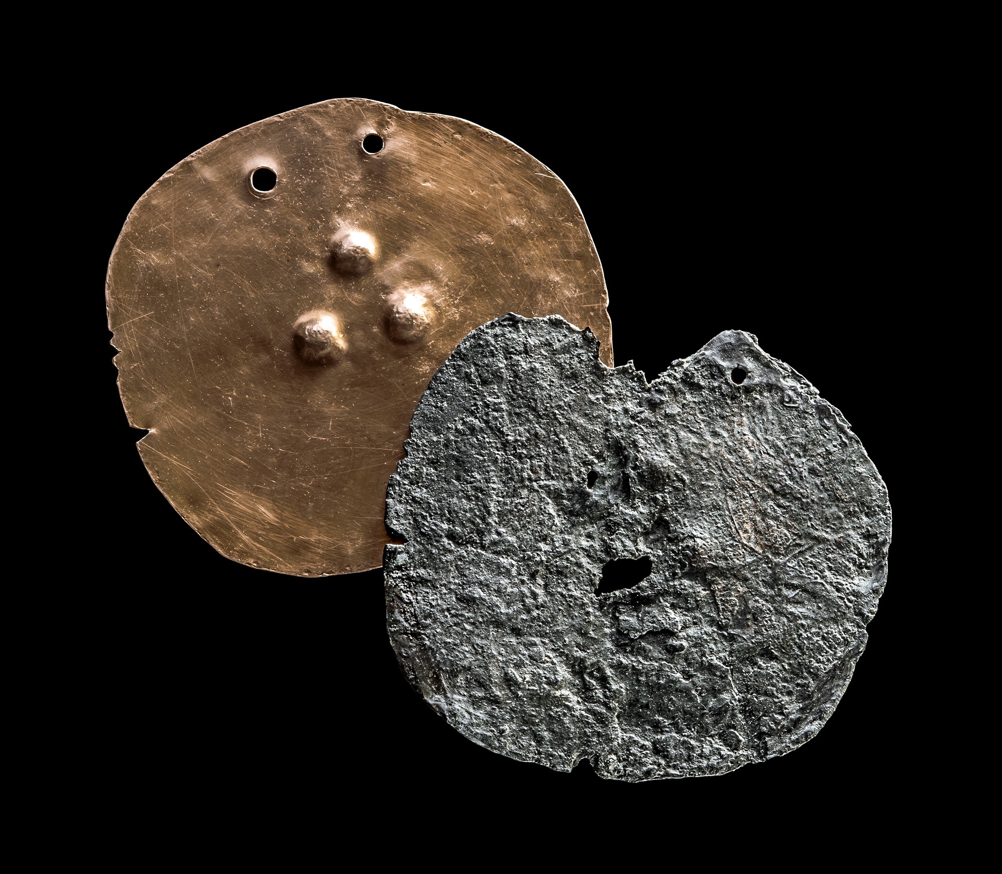 Amulett aus Kupfer (mit Rekonstruktion) (Archäologisches Landesmuseum Baden Württemberg CC BY-NC-SA)