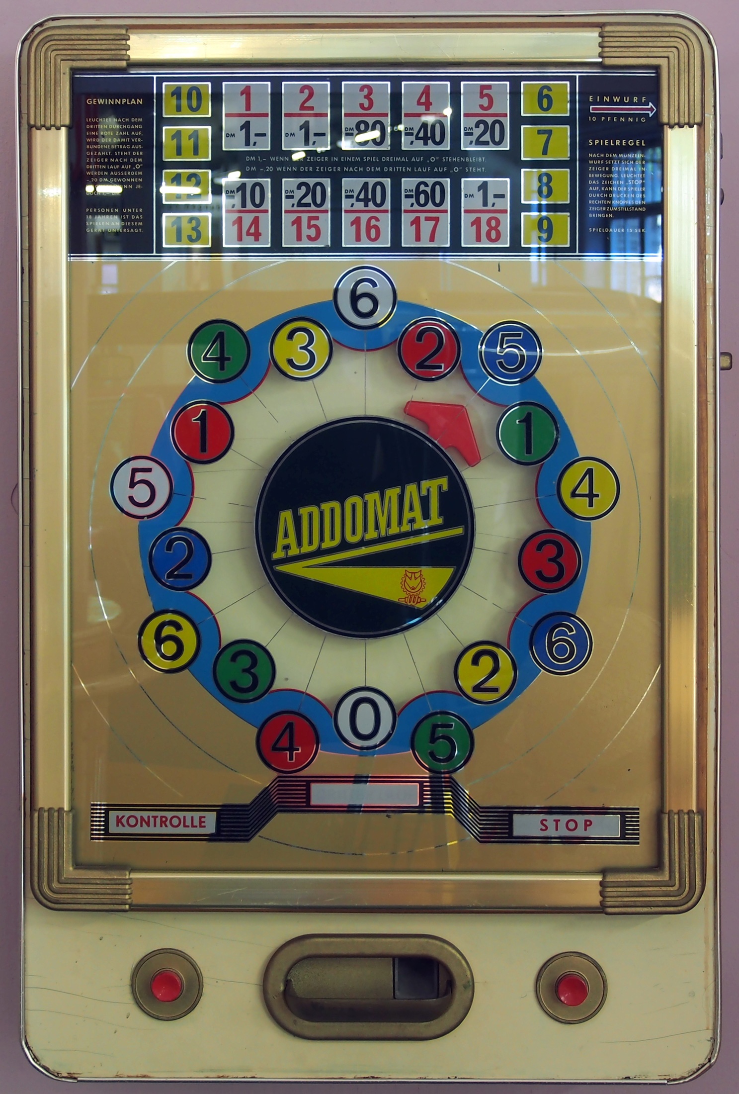Addomat Geldspielautomat (ErfinderZeiten. Auto- und Uhrenmuseum Schramberg CC BY-NC-SA)