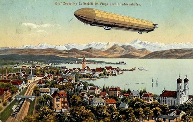 Zeppelin über Friedrichhafen (Stadtarchiv Isny CC BY-NC-SA)
