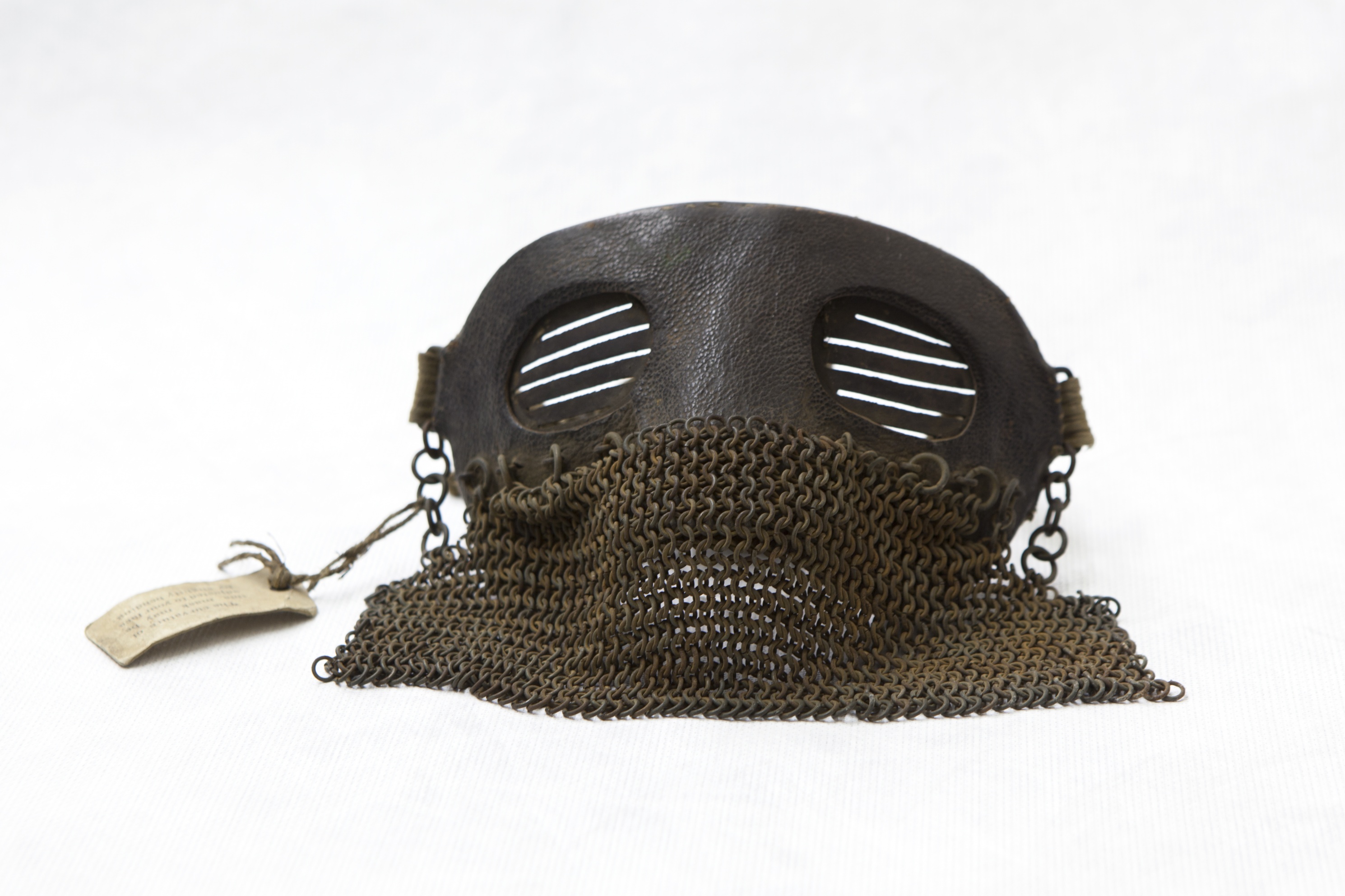 Splitterschutzmaske aus der Zeit des Ersten Weltkriegs (Daniela Wolf, Stuttgart CC BY-NC-SA)