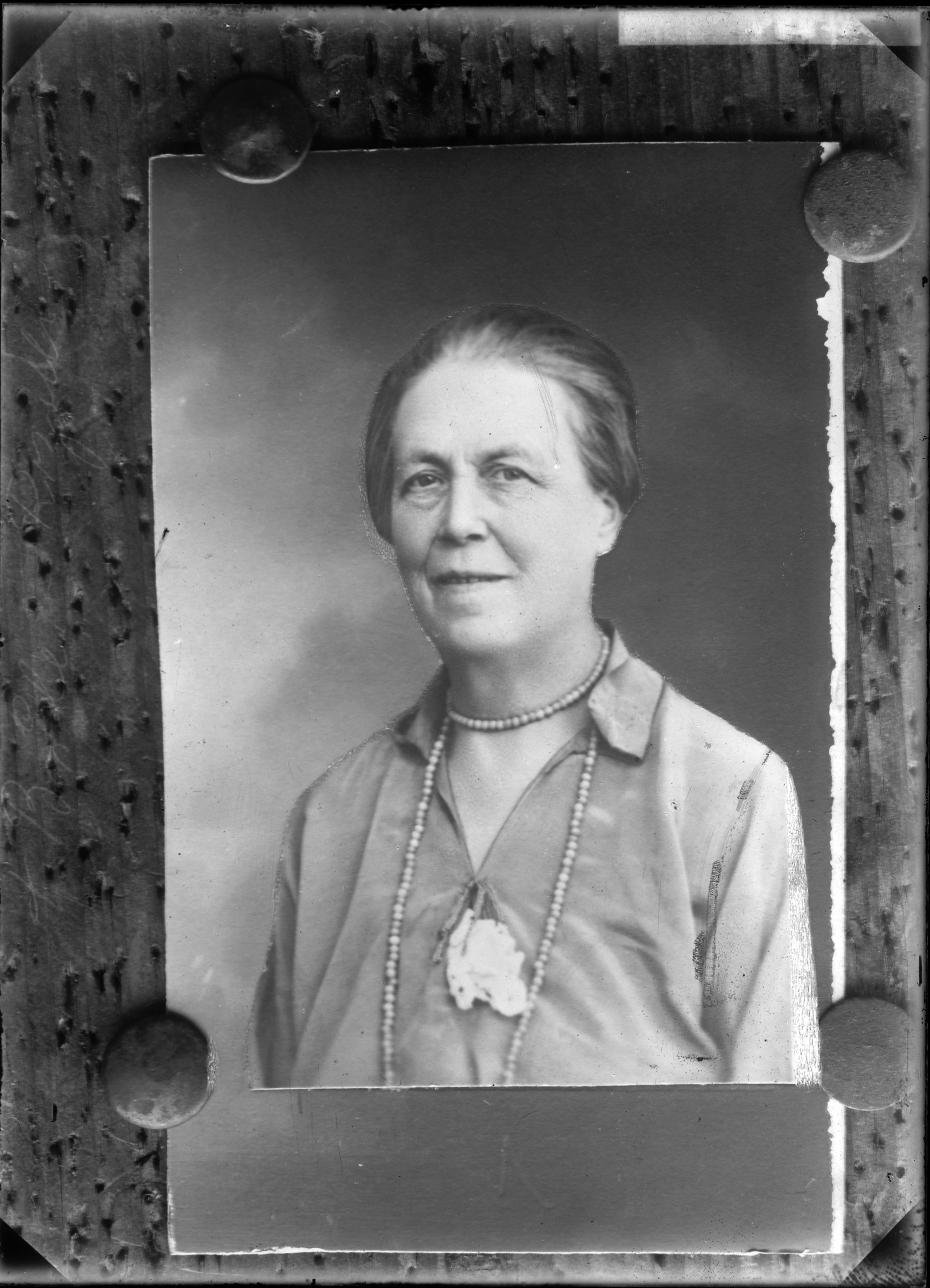 Frauenporträt für Lichtbildausweis (?) (Bezirksmuseum Buchen CC BY-NC-SA)