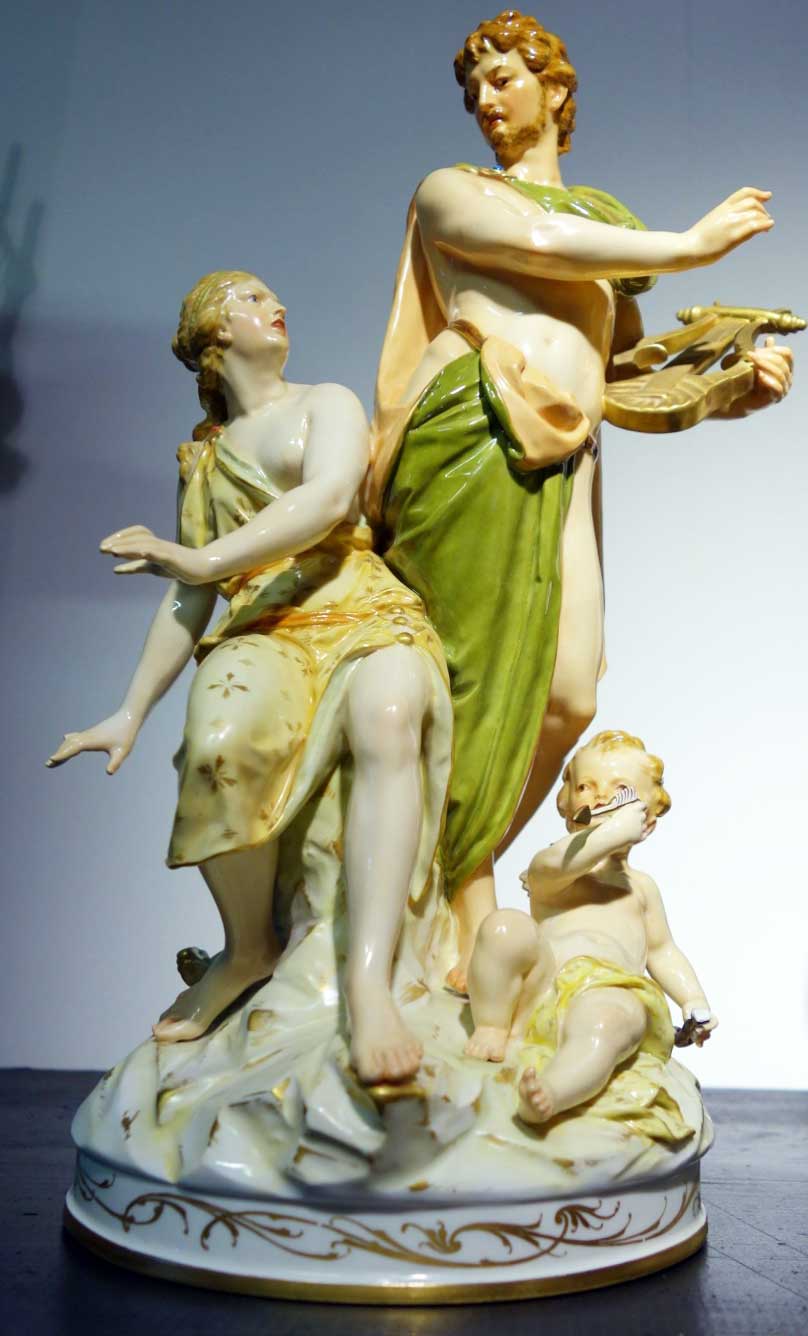 Porzellanfigur Apollo als Herr der Musen (Museum der Harmonie CC BY-NC-SA)