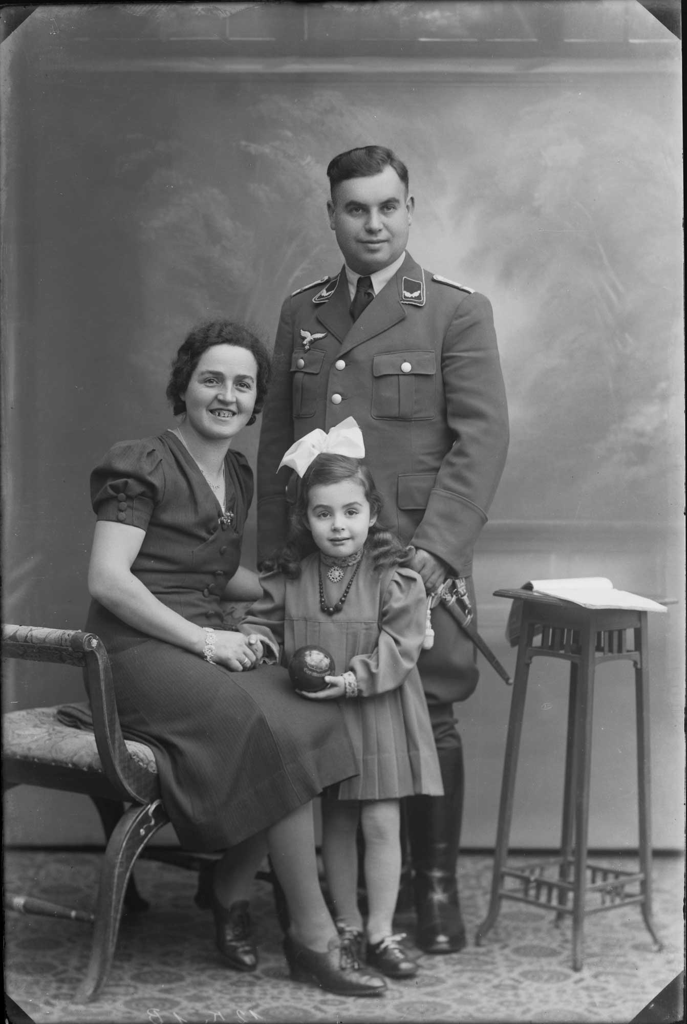 Mina Weiß und Alois Steinbach mit ihrer Tochter (Bezirksmuseum Buchen CC BY-NC-SA)