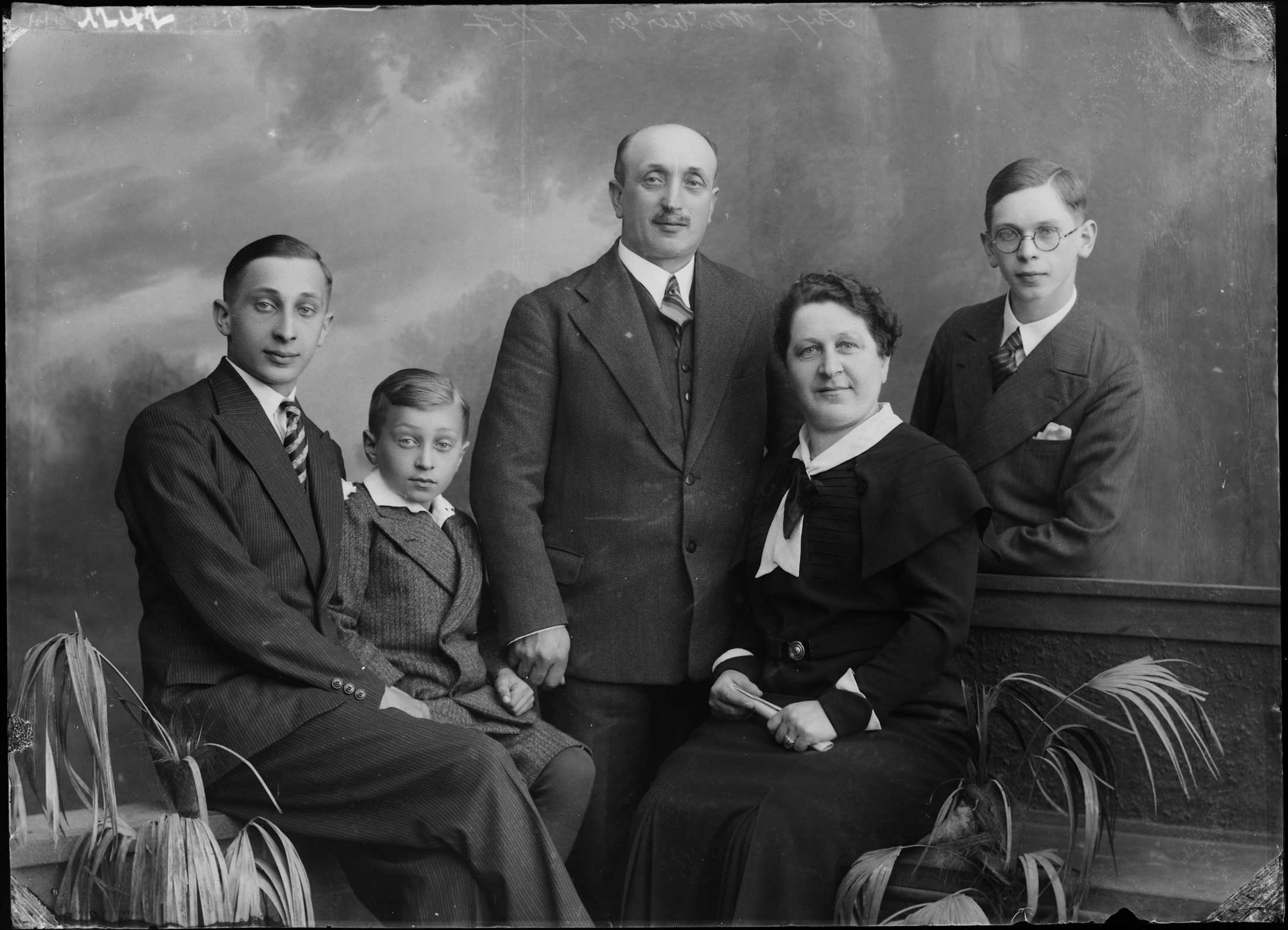 Josef Neuberger mit Familie (Bezirksmuseum Buchen CC BY-NC-SA)