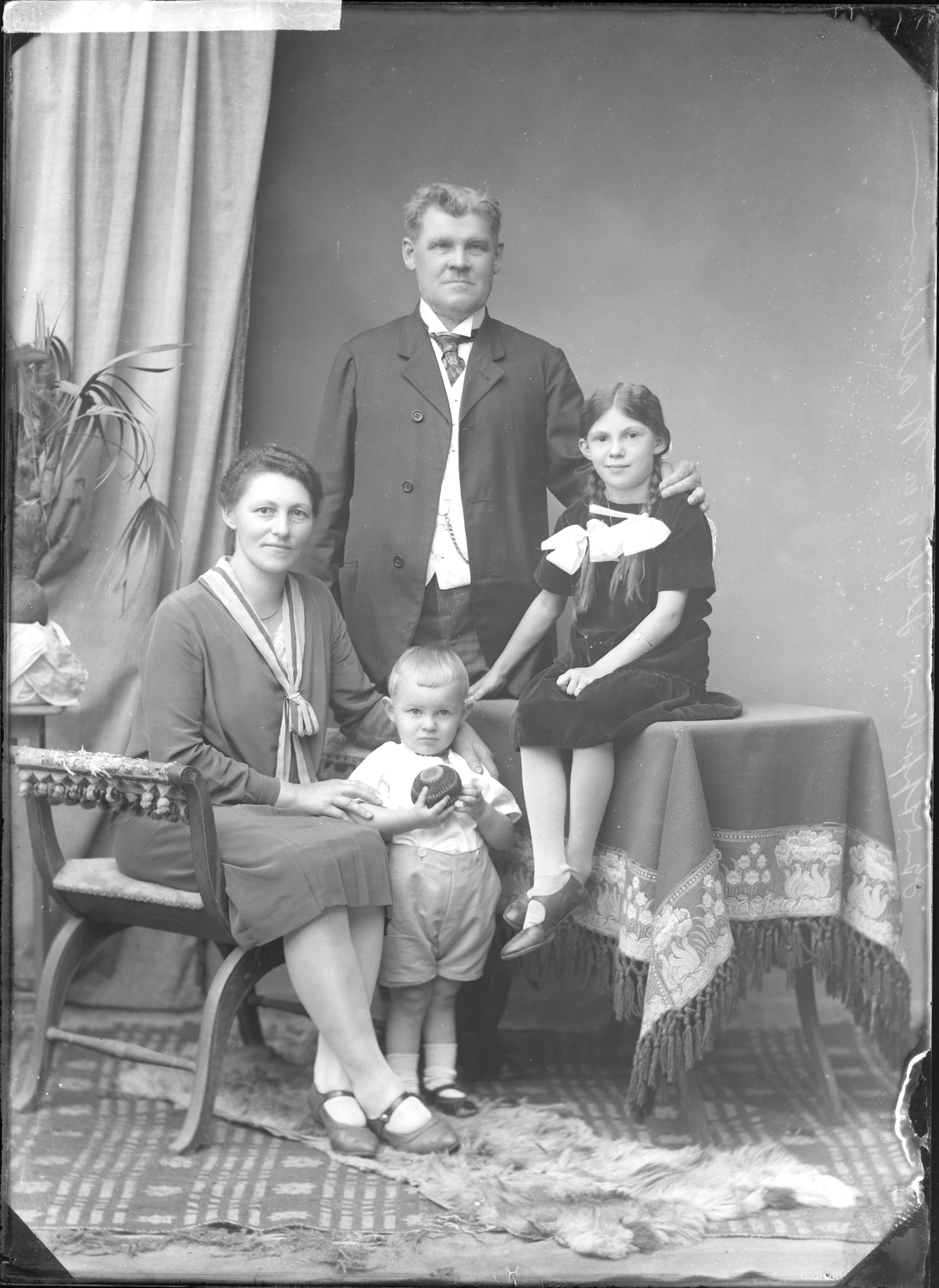 Familie Anton und Maria Hefner (Bezirksmuseum Buchen CC BY-NC-SA)