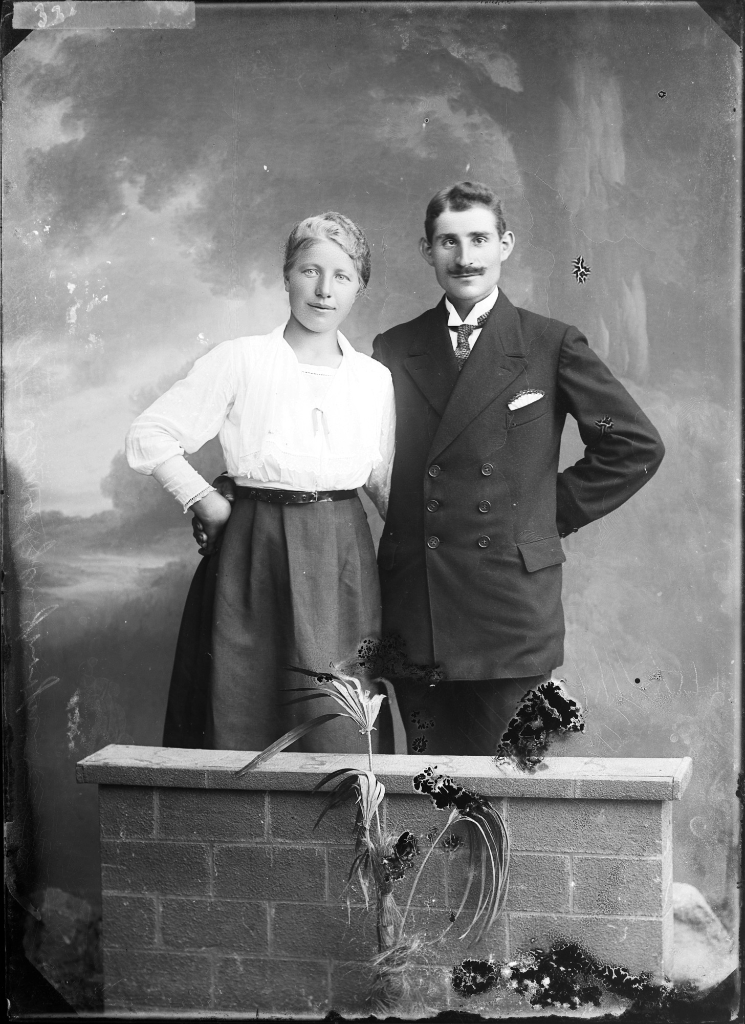 August Schweitzer mit Braut (?) (Bezirksmuseum Buchen CC BY-NC-SA)