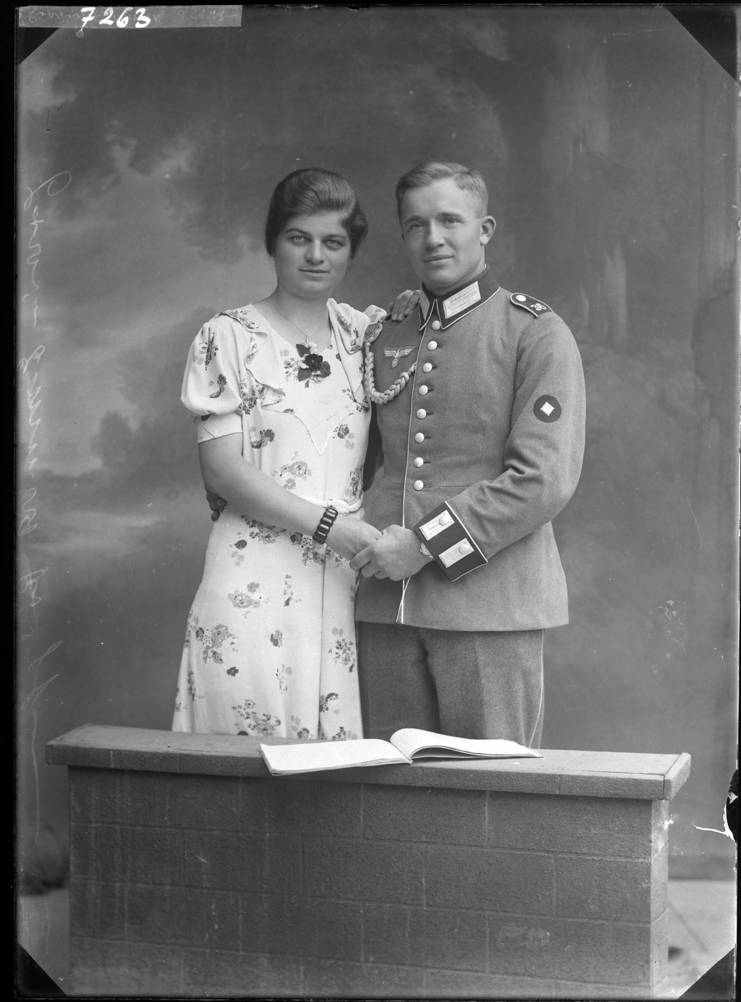 Erwin Emmert mit Braut (?) (Bezirksmuseum Buchen CC BY-NC-SA)