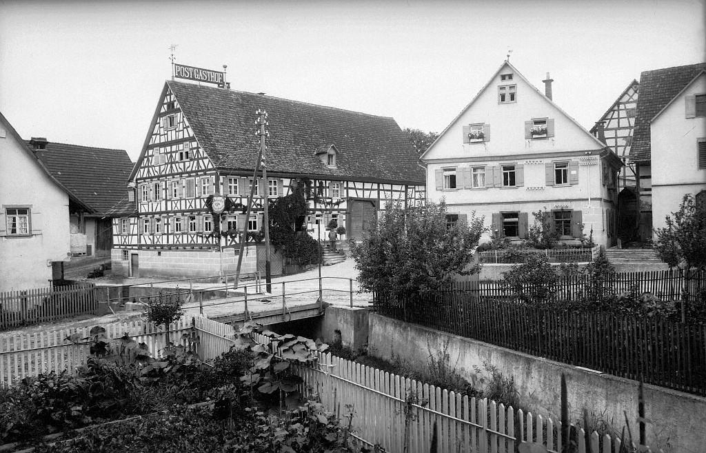 Jungingen (Zollernalbkreis) - Gasthaus zur Post (Haus der Geschichte Baden-Württemberg / Sammlung Gebrüder Metz CC BY-SA)
