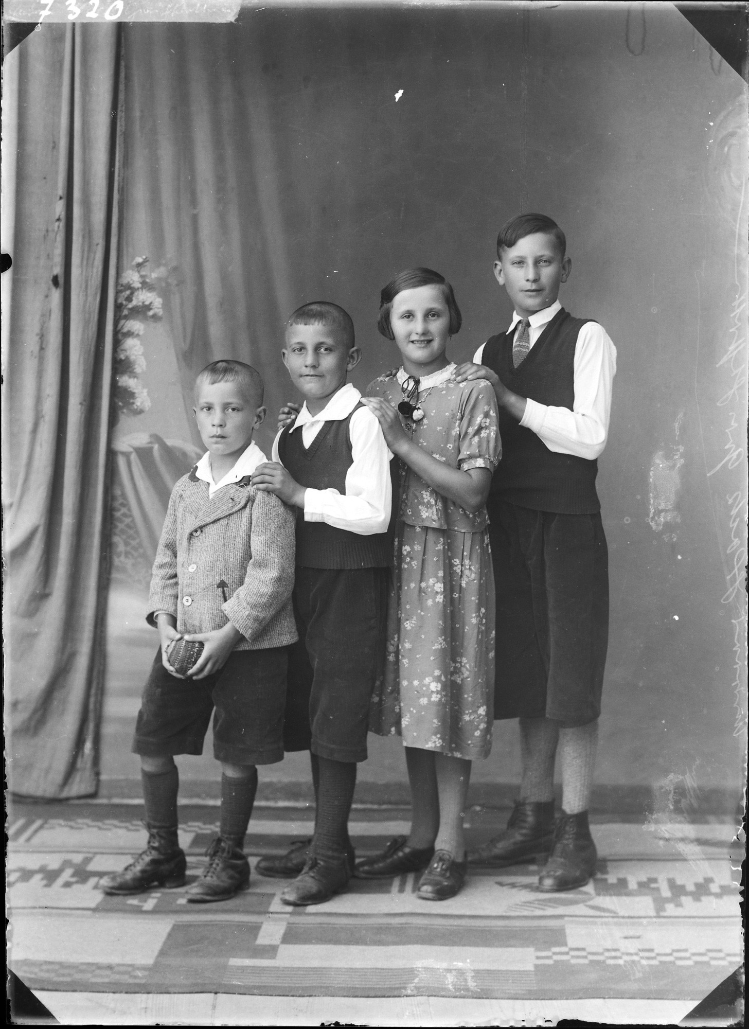 Die Kinder der Familie Hock (Bezirksmuseum Buchen CC BY-NC-SA)