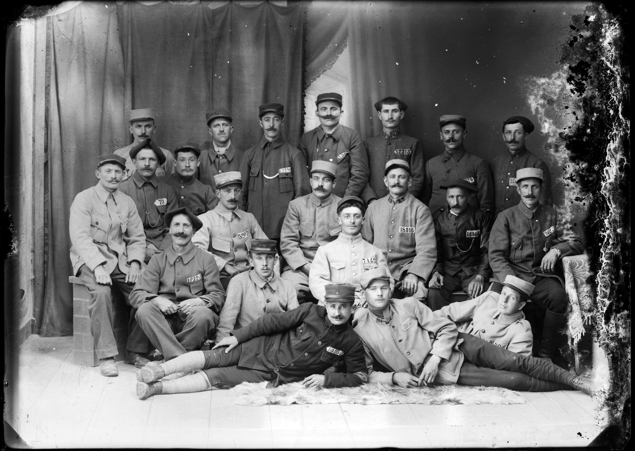 Französische Kriegsgefangene im Atelier Weiß (Bezirksmuseum Buchen CC BY-NC-SA)