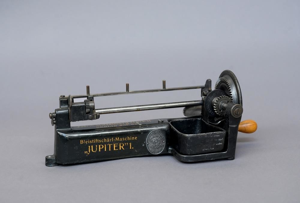 Schärf-Maschine. Bleistiftspitzer. "Jupiter" 1 (Heimatmuseum Reutlingen CC BY-NC-SA)