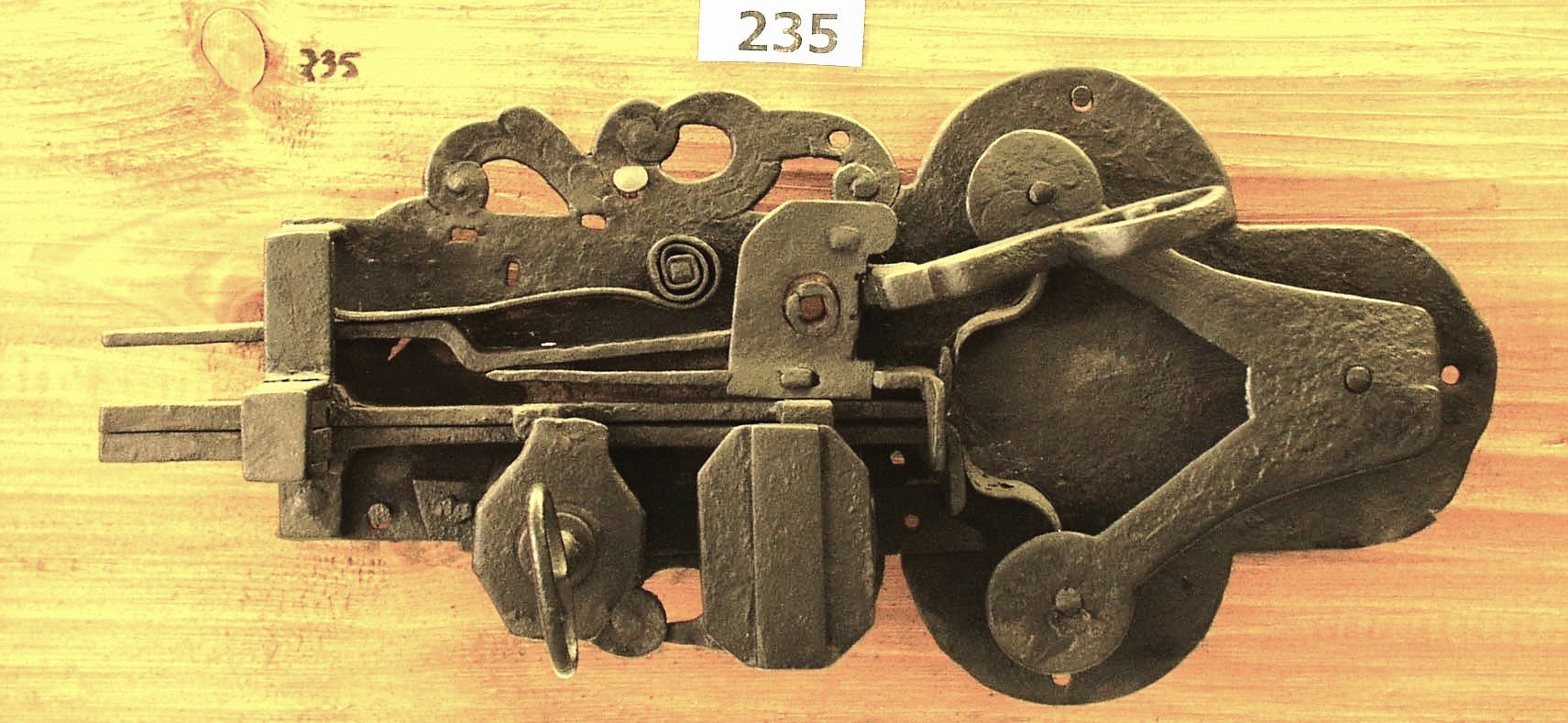 4 Türschlösser und 3 Schlüssel (Museum "Alte Posthalterei" CC BY-NC-SA)