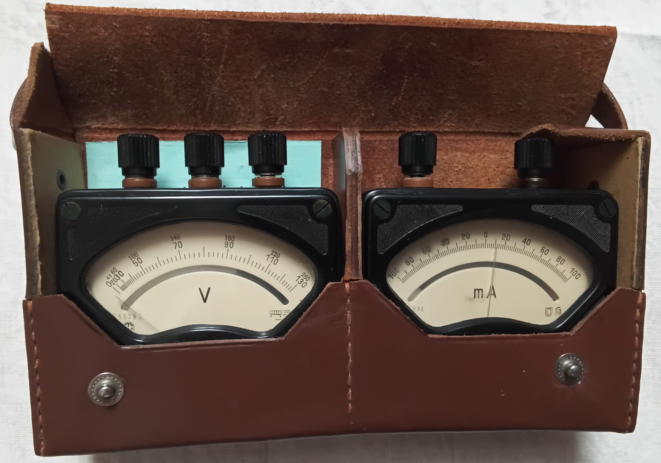 Messgerät für Spannung und Strom (Heimatmuseum Aichstetten CC BY-NC-SA)