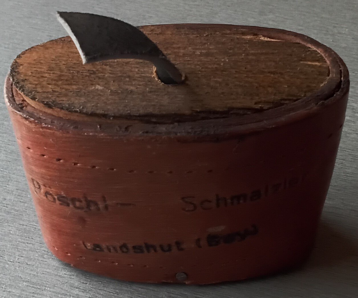 Schnupftabakdose aus Holz (Heimatmuseum Aichstetten CC BY-NC-SA)