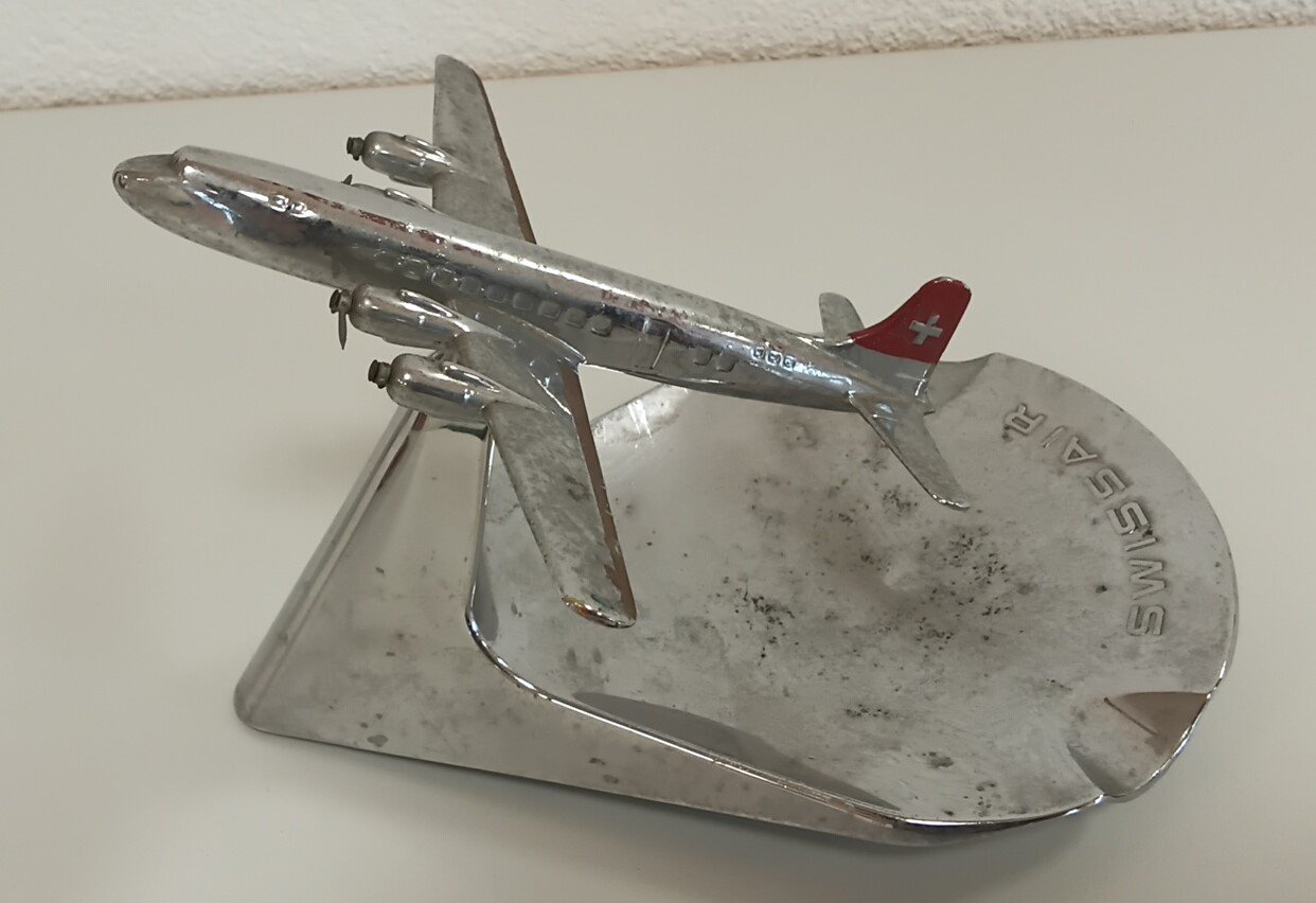 Aschenbecher mit Flugzeug (Heimatmuseum Aichstetten CC BY-NC-SA)