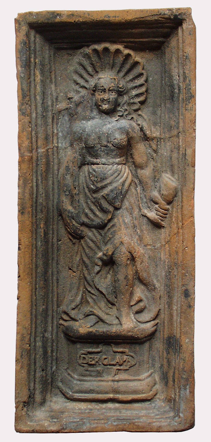 Ofenkachel mit weiblicher Figur, 16. Jh. (Museum Schloss Neuenbürg CC BY-NC-SA)