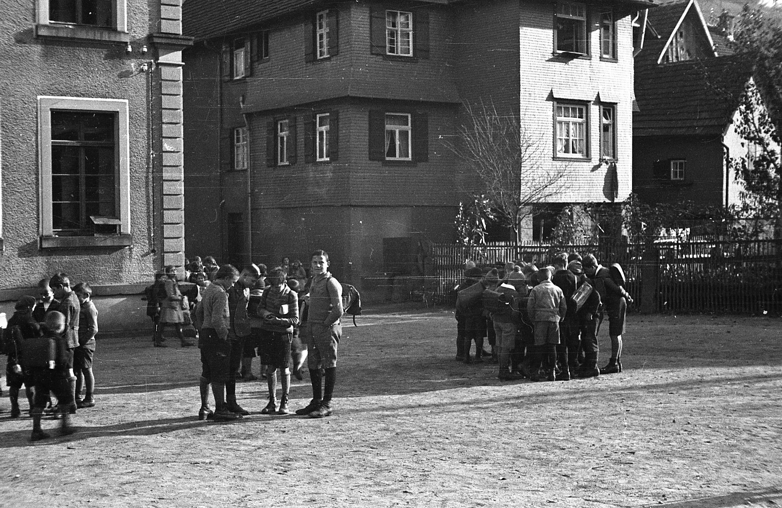 Schüler auf dem Schiltacher Schulhof (Stadt Schiltach CC BY-NC-ND)