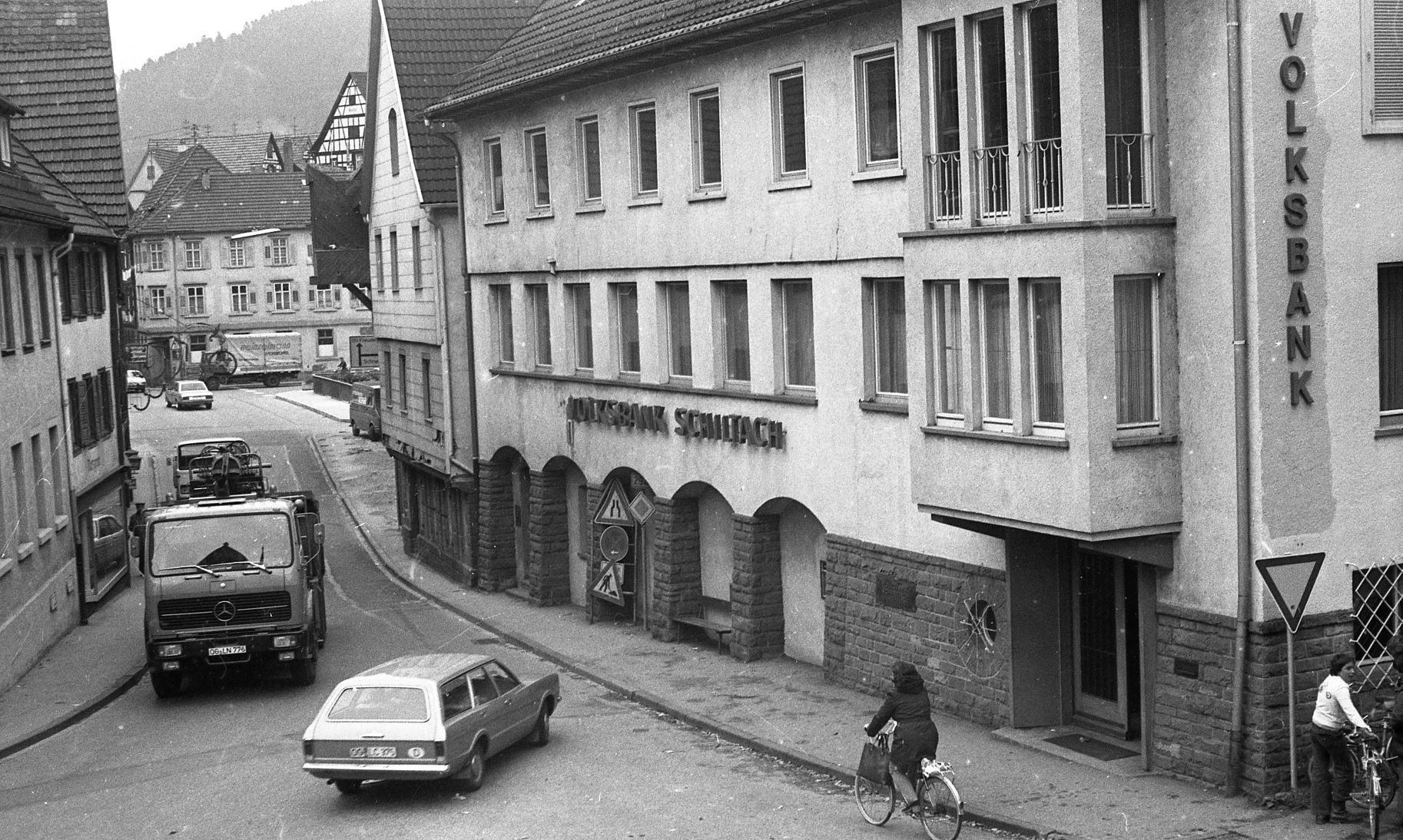 Verkehrssituation im Schiltacher Vorstädtle, um 1978 (Stadtarchiv Schiltach CC BY-NC-SA)