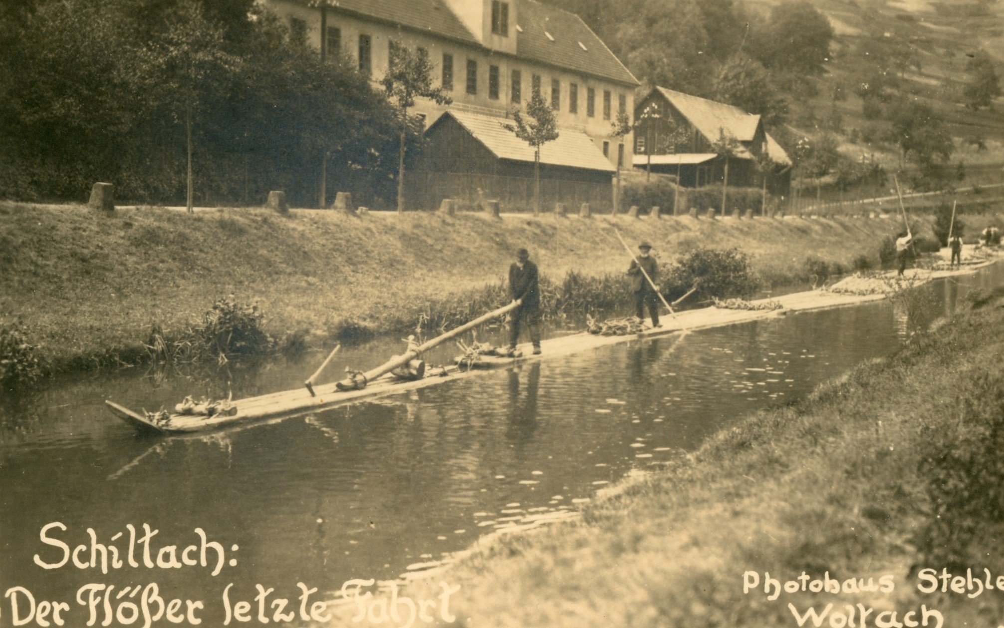 "Die letzte Floßfahrt" - Schiltach 1925 (Museum am Markt Schiltach CC BY-NC-SA)