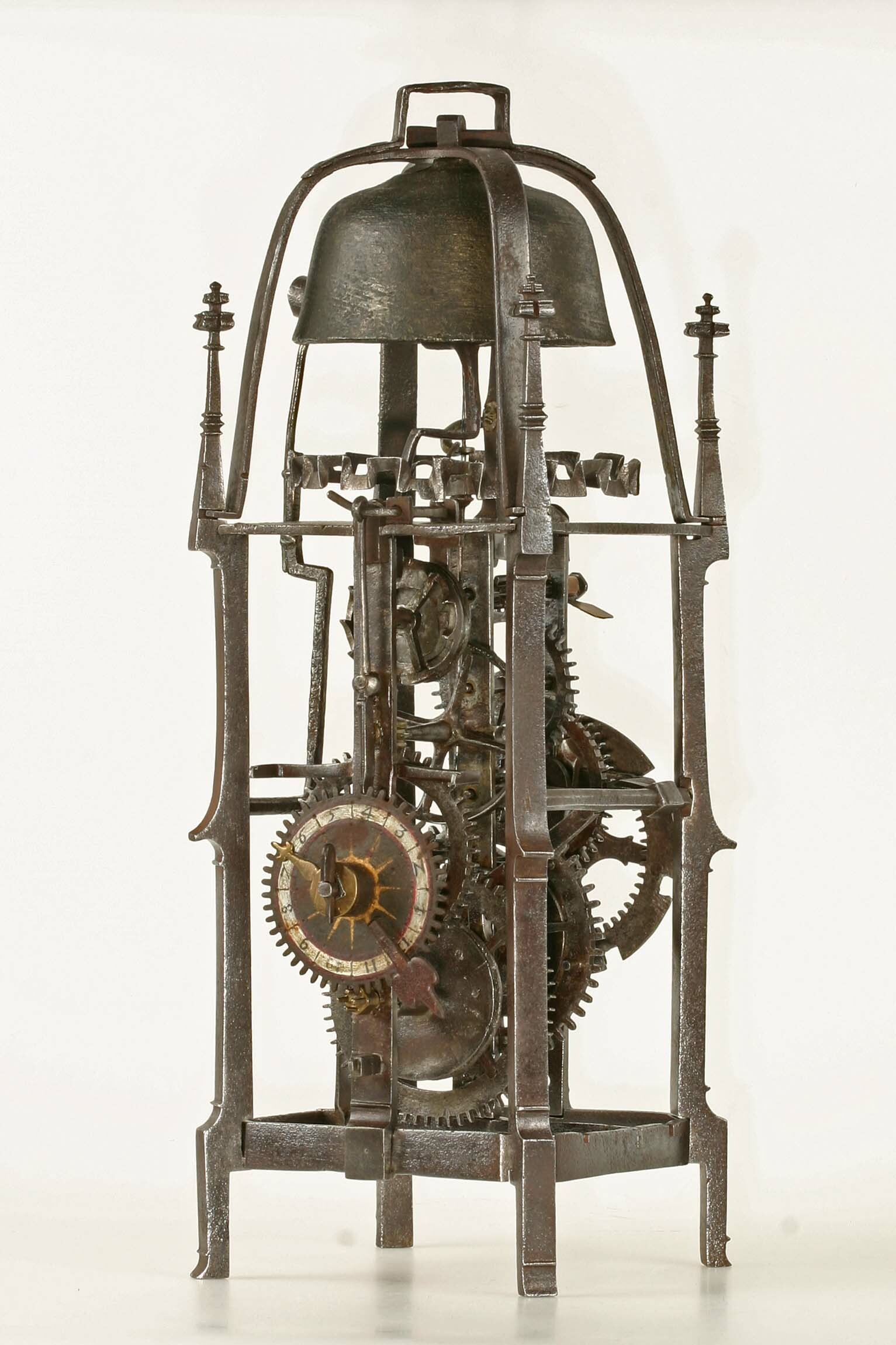Eisenuhr mit Wecker, Mitteleuropa, 16. Jahrhundert (Deutsches Uhrenmuseum CC BY-SA)
