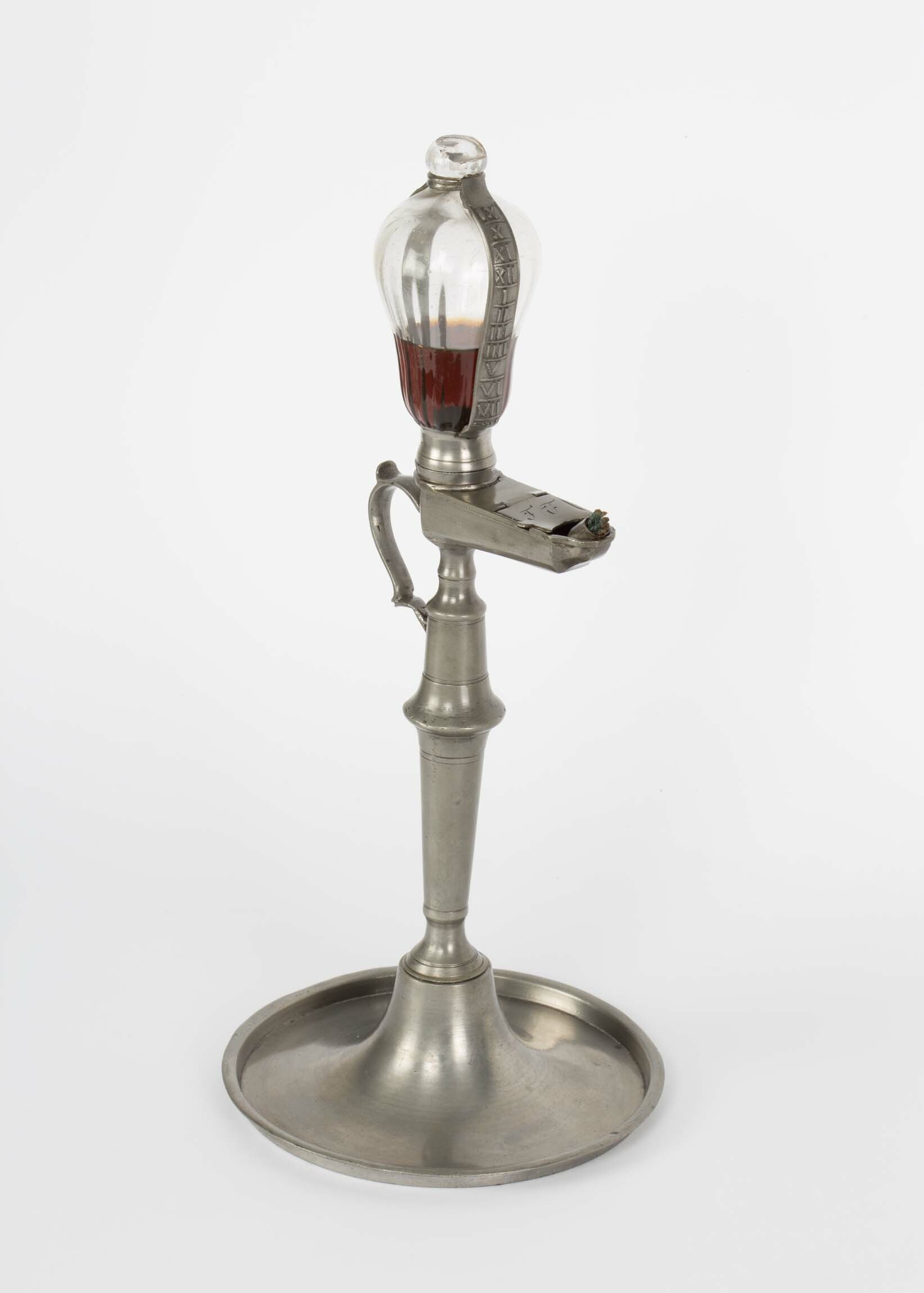 Öllampenuhr, 19. Jahrhundert (Deutsches Uhrenmuseum CC BY-SA)