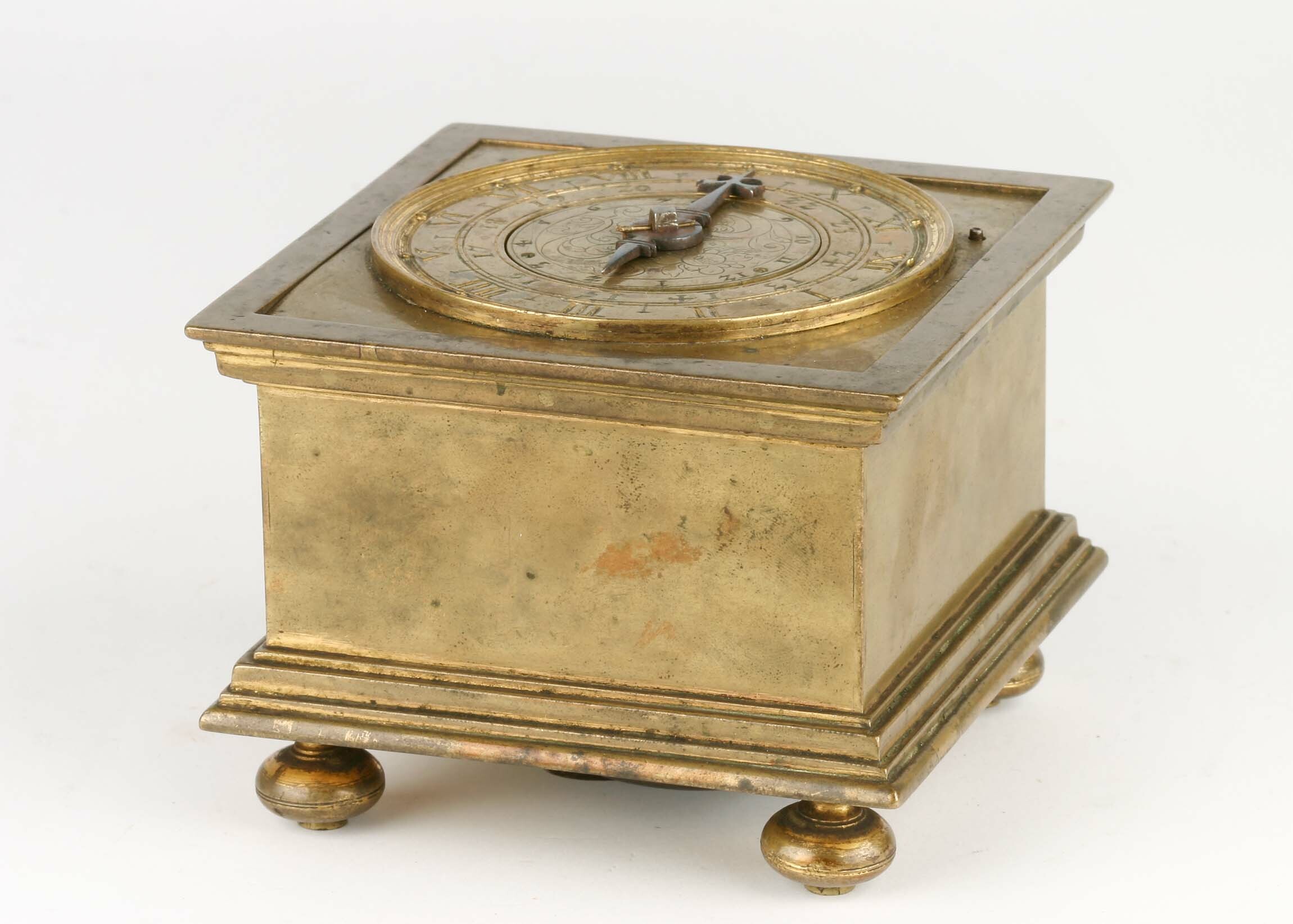 Tischuhr, Mitteleuropa, Mitte 17. Jahrhundert (Deutsches Uhrenmuseum CC BY-SA)