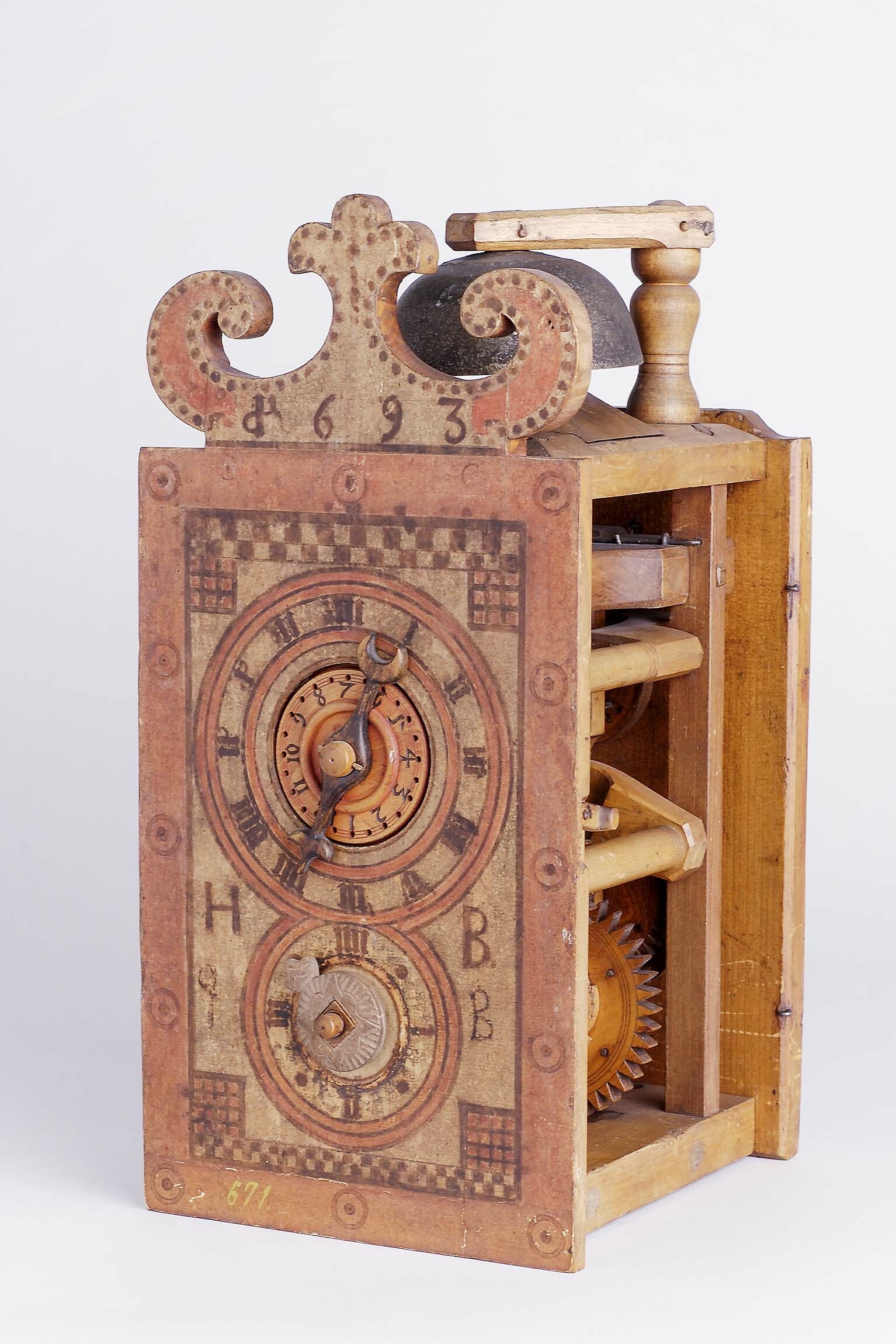 Holzräderuhr, H.B., Davos (Schweiz), 1693 (Deutsches Uhrenmuseum CC BY-SA)
