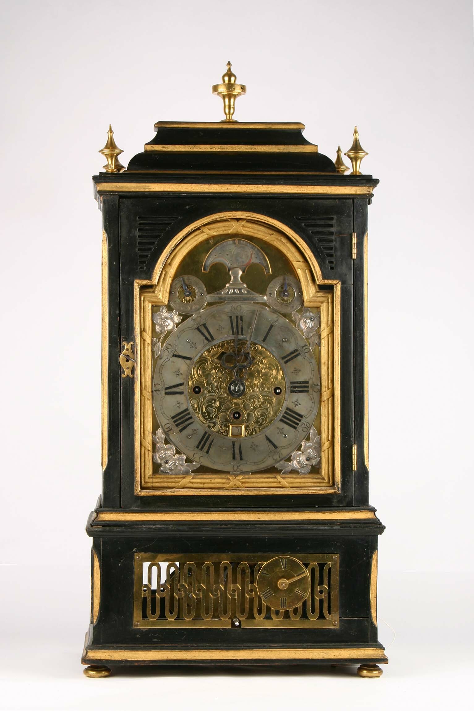 Tischuhr, Mitteleuropa, Anfang 19. Jahrhundert (Deutsches Uhrenmuseum CC BY-SA)